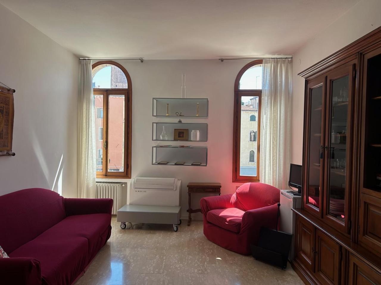 Homes & Holidays Appartement Venise